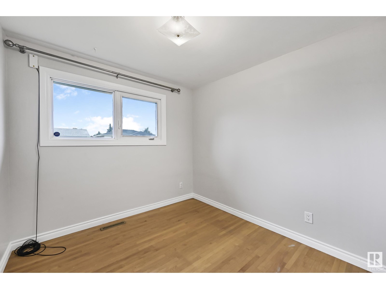 Photo 15 of 6803 149 A Av Nw, Edmonton AB