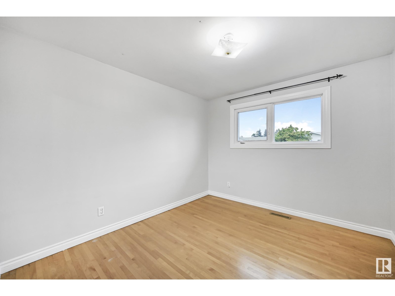 Photo 17 of 6803 149 A Av Nw, Edmonton AB