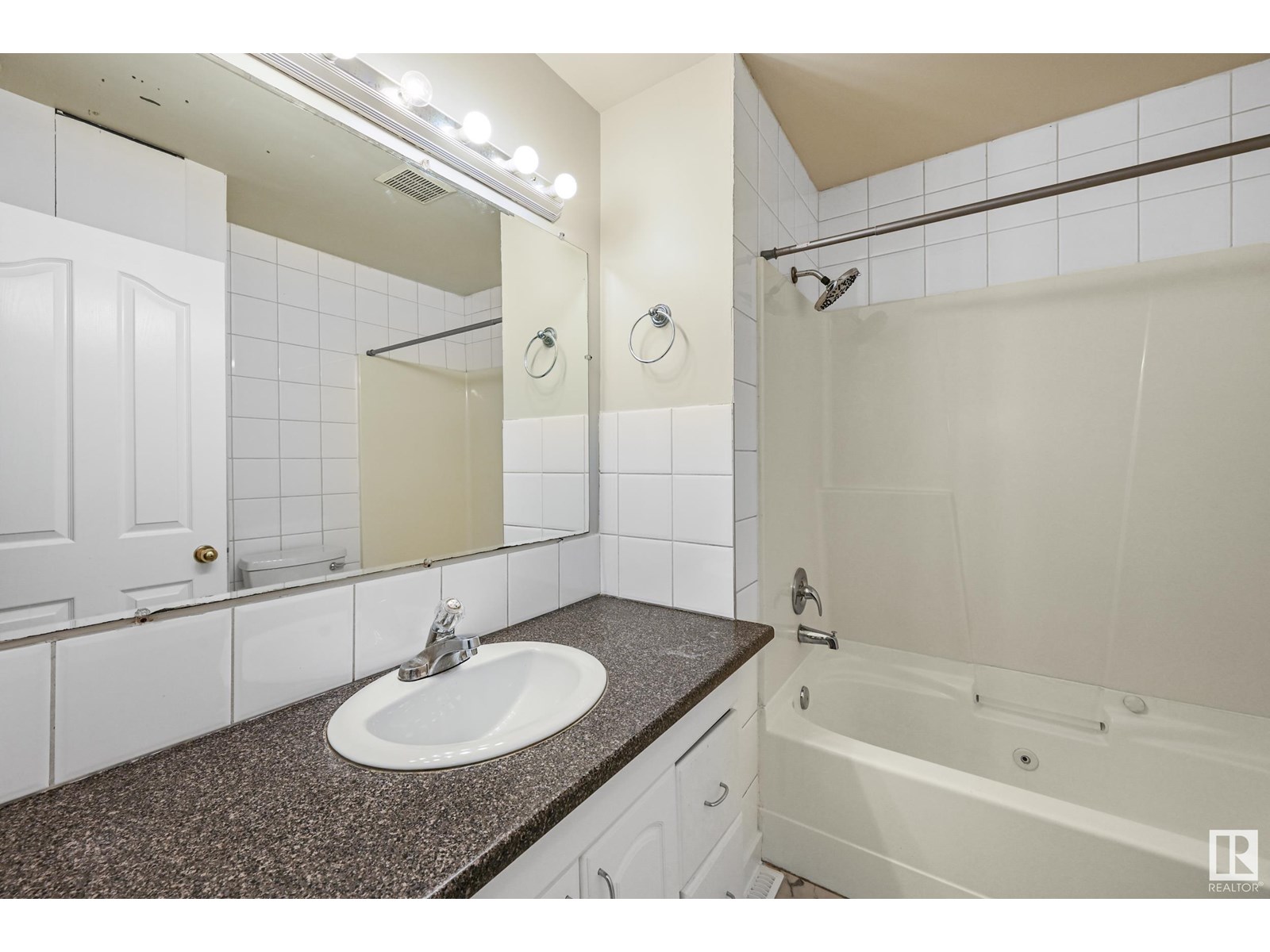 Photo 19 of 6803 149 A Av Nw, Edmonton AB
