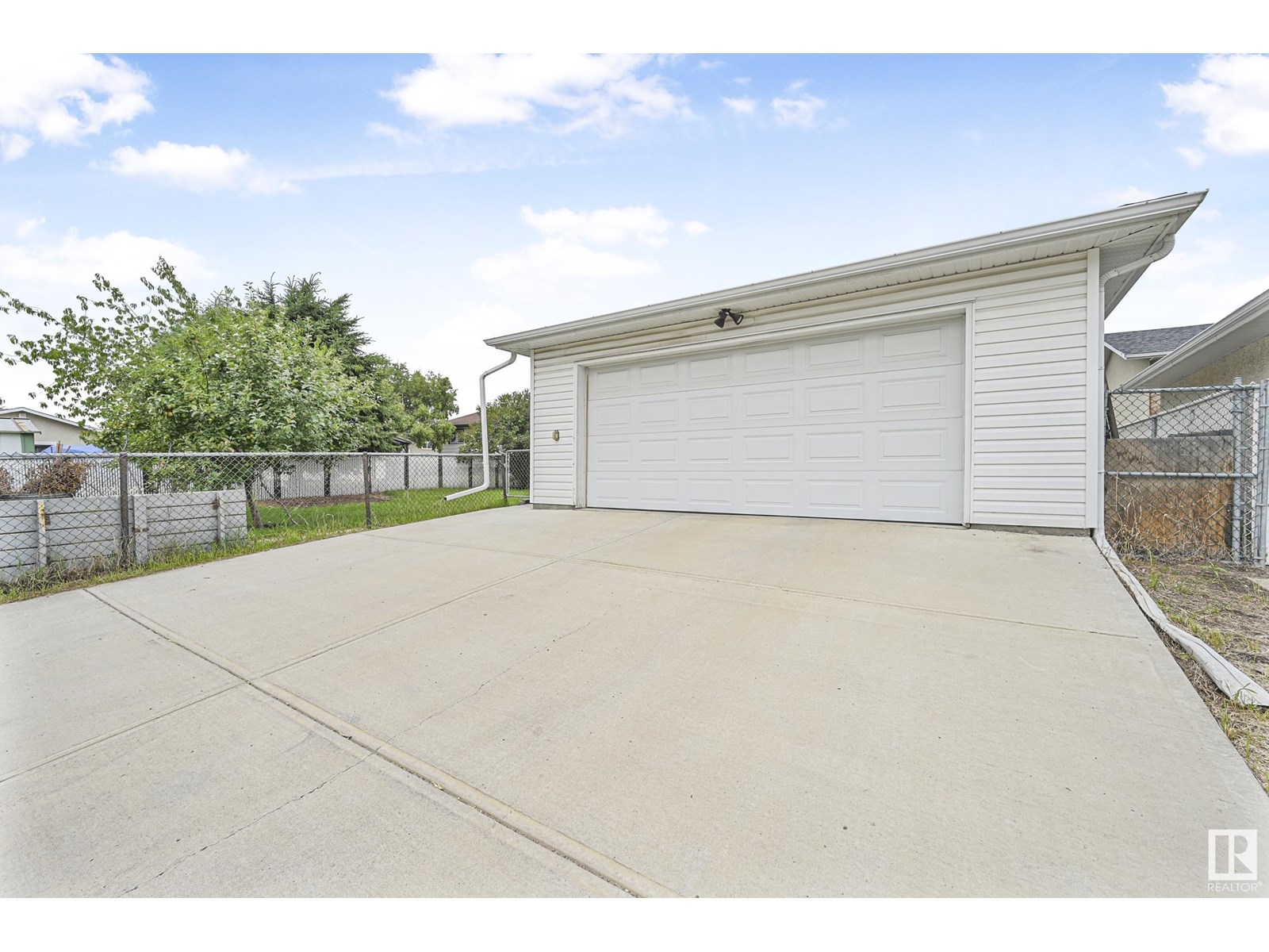 Photo 33 of 6803 149 A Av Nw, Edmonton AB