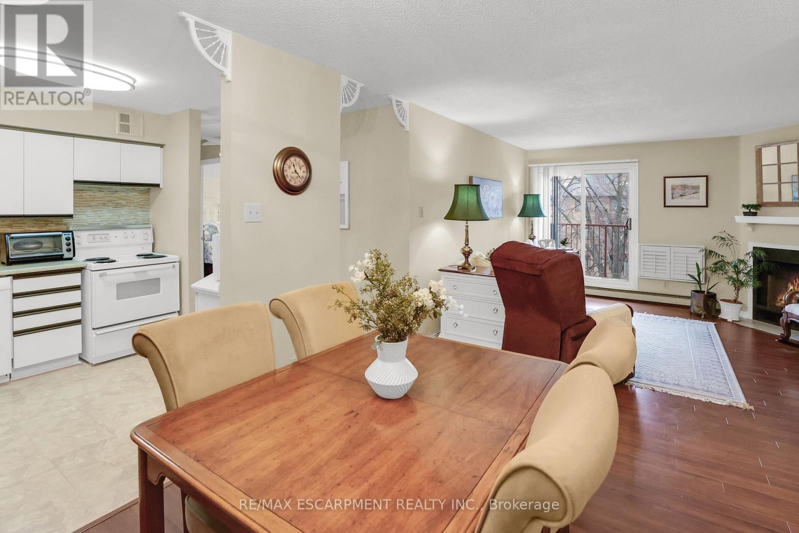 Photo 6 of 1732 1478 Pilgrims Way, Oakville ON
