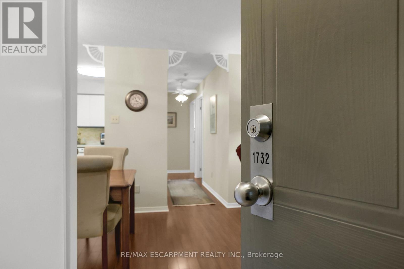 Photo 13 of 1732 1478 Pilgrims Way, Oakville ON