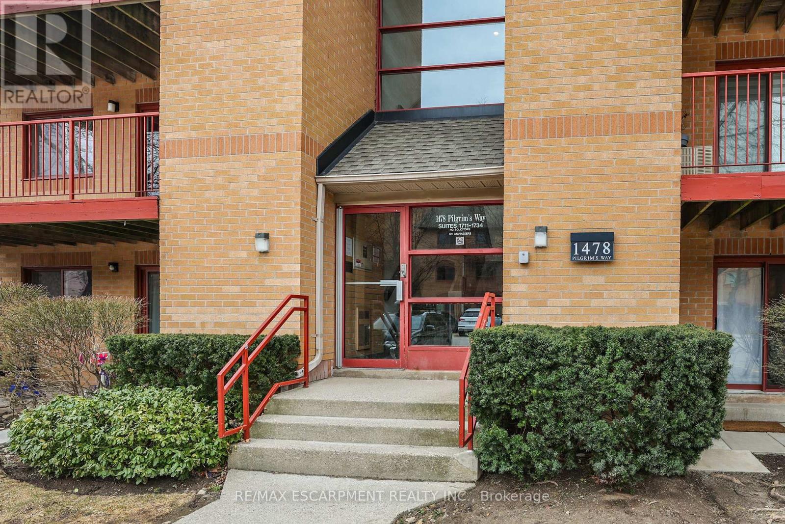 Photo 8 of 1732 1478 Pilgrims Way, Oakville ON