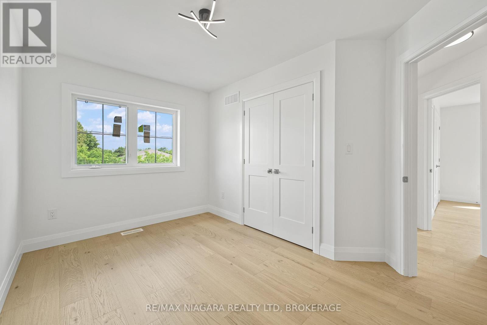 Photo 14 of 126 Chetwood Street, St Catharines ON