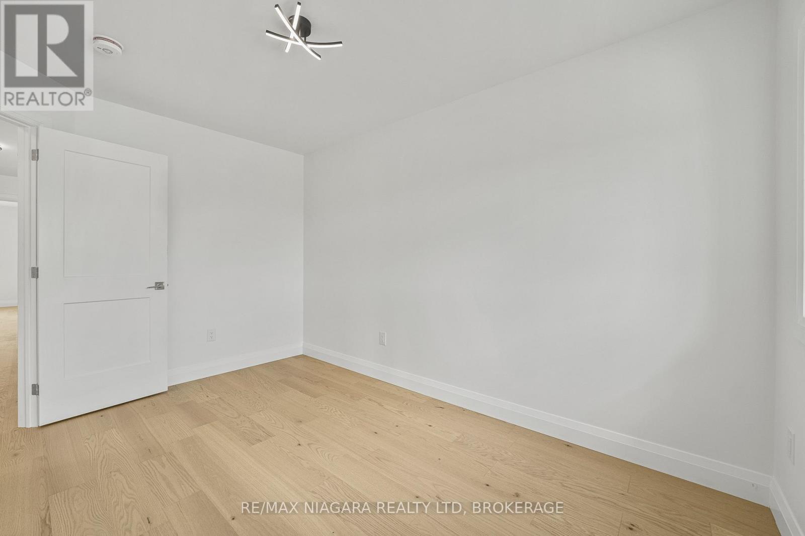Photo 16 of 126 Chetwood Street, St Catharines ON