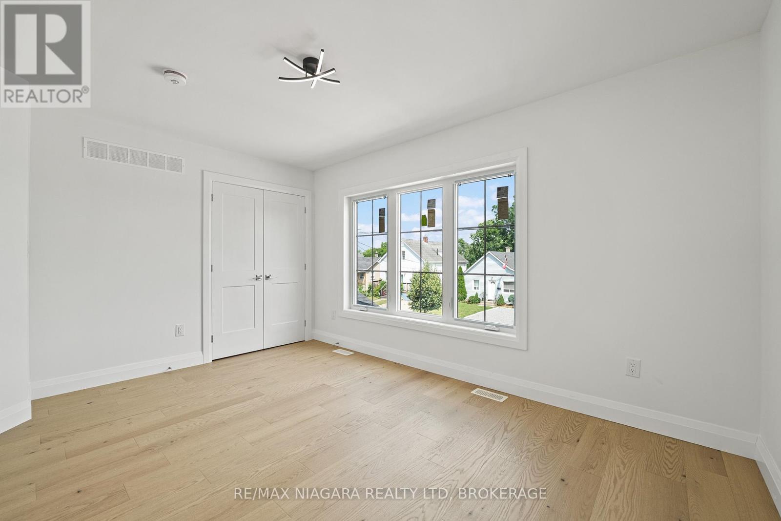Photo 20 of 126 Chetwood Street, St Catharines ON