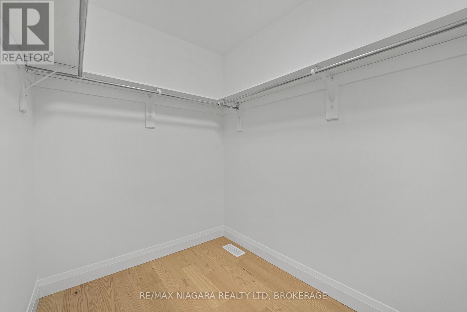 Photo 29 of 126 Chetwood Street, St Catharines ON