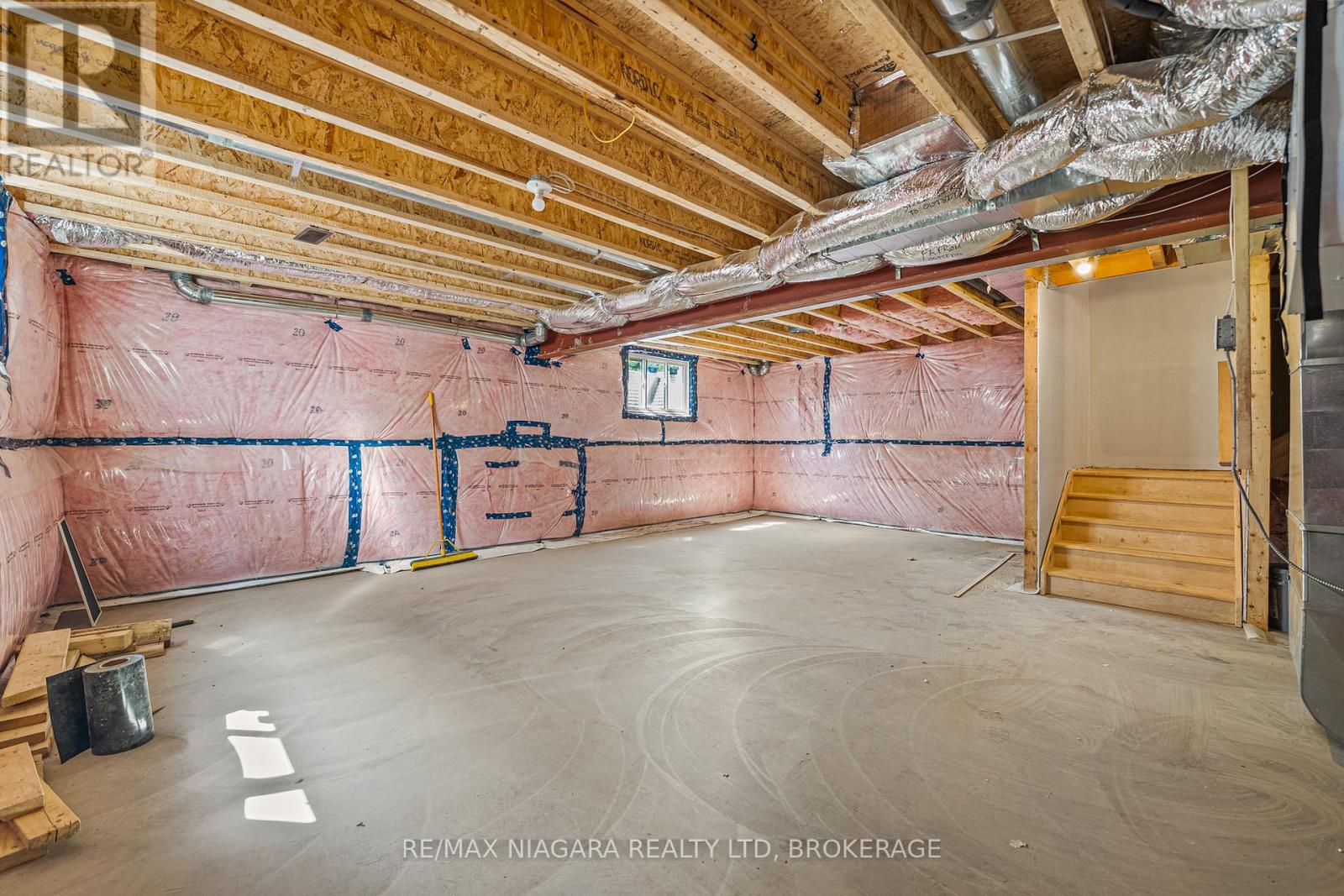 Photo 32 of 126 Chetwood Street, St Catharines ON