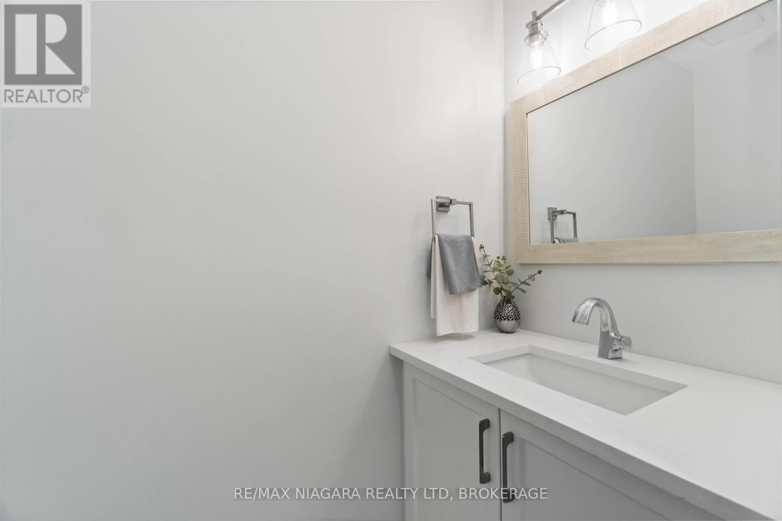 Photo 8 of 7159 Mccoll Drive, Niagara Falls ON