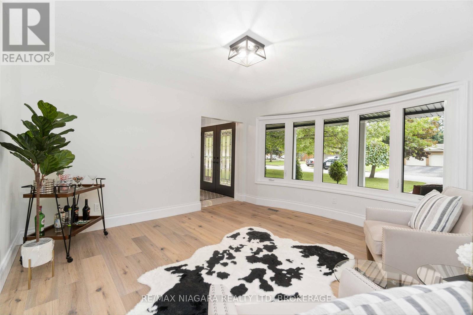 Photo 2 of 7159 Mccoll Drive, Niagara Falls ON