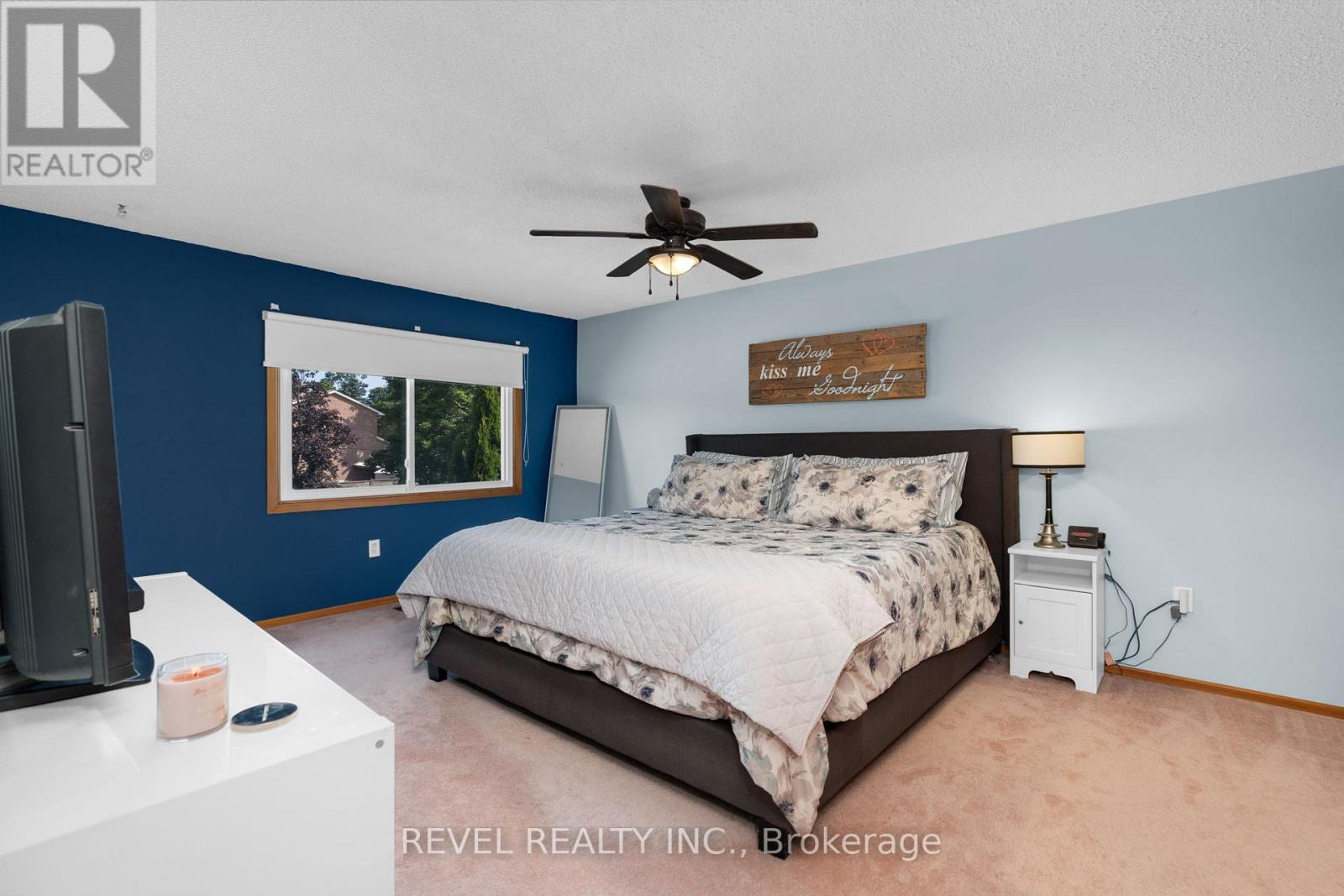 Photo 17 of 70 Lillian Crescent, Barrie ON