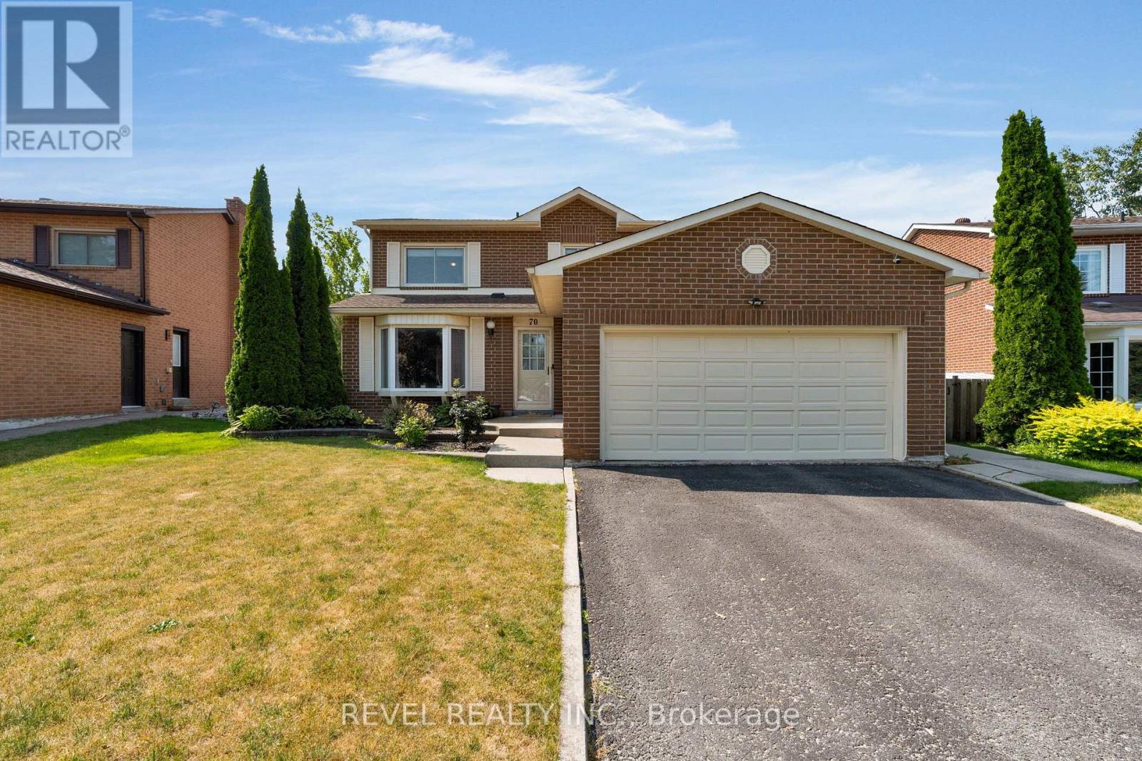 Photo 2 of 70 Lillian Crescent, Barrie ON