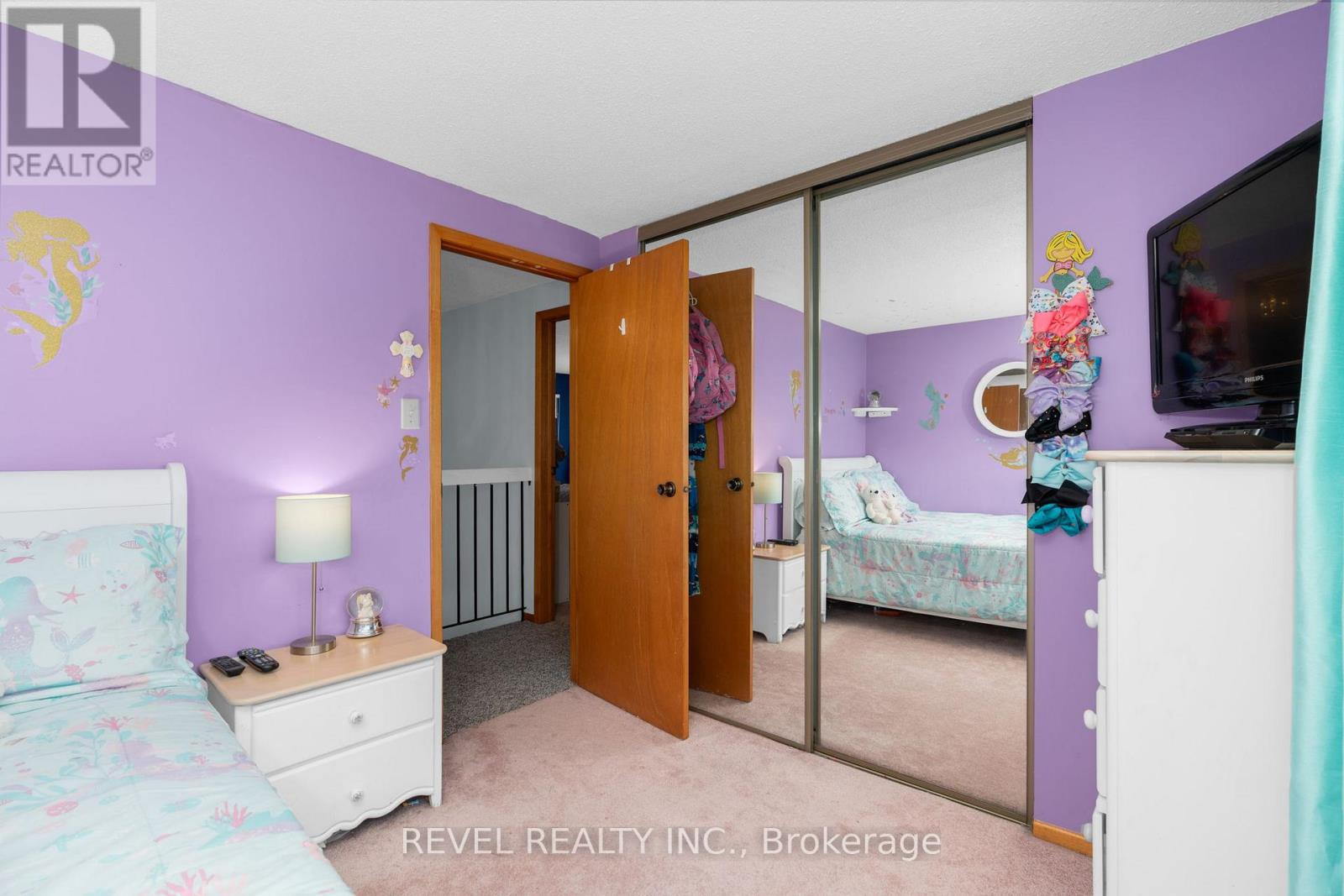 Photo 23 of 70 Lillian Crescent, Barrie ON