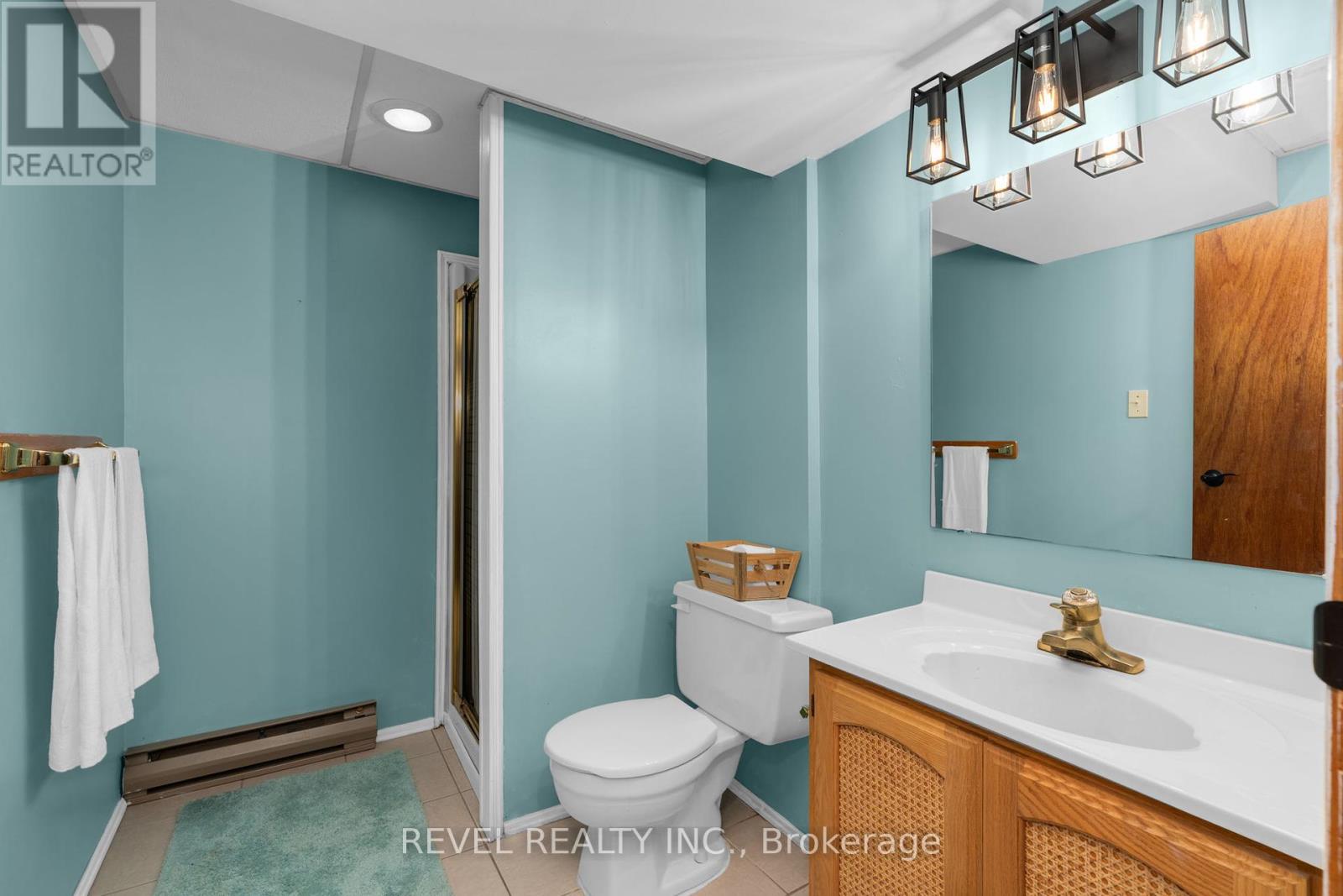 Photo 26 of 70 Lillian Crescent, Barrie ON