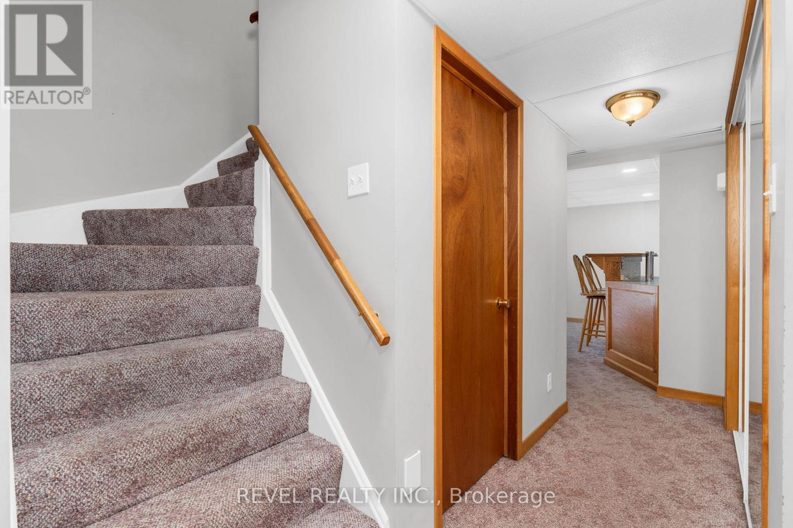 Photo 27 of 70 Lillian Crescent, Barrie ON