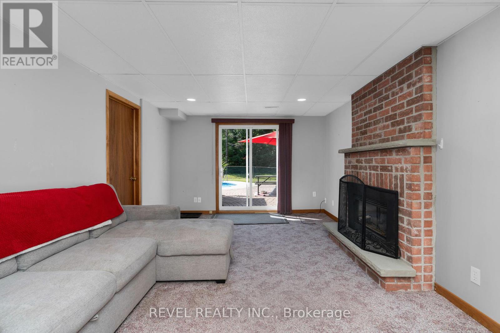 Photo 31 of 70 Lillian Crescent, Barrie ON