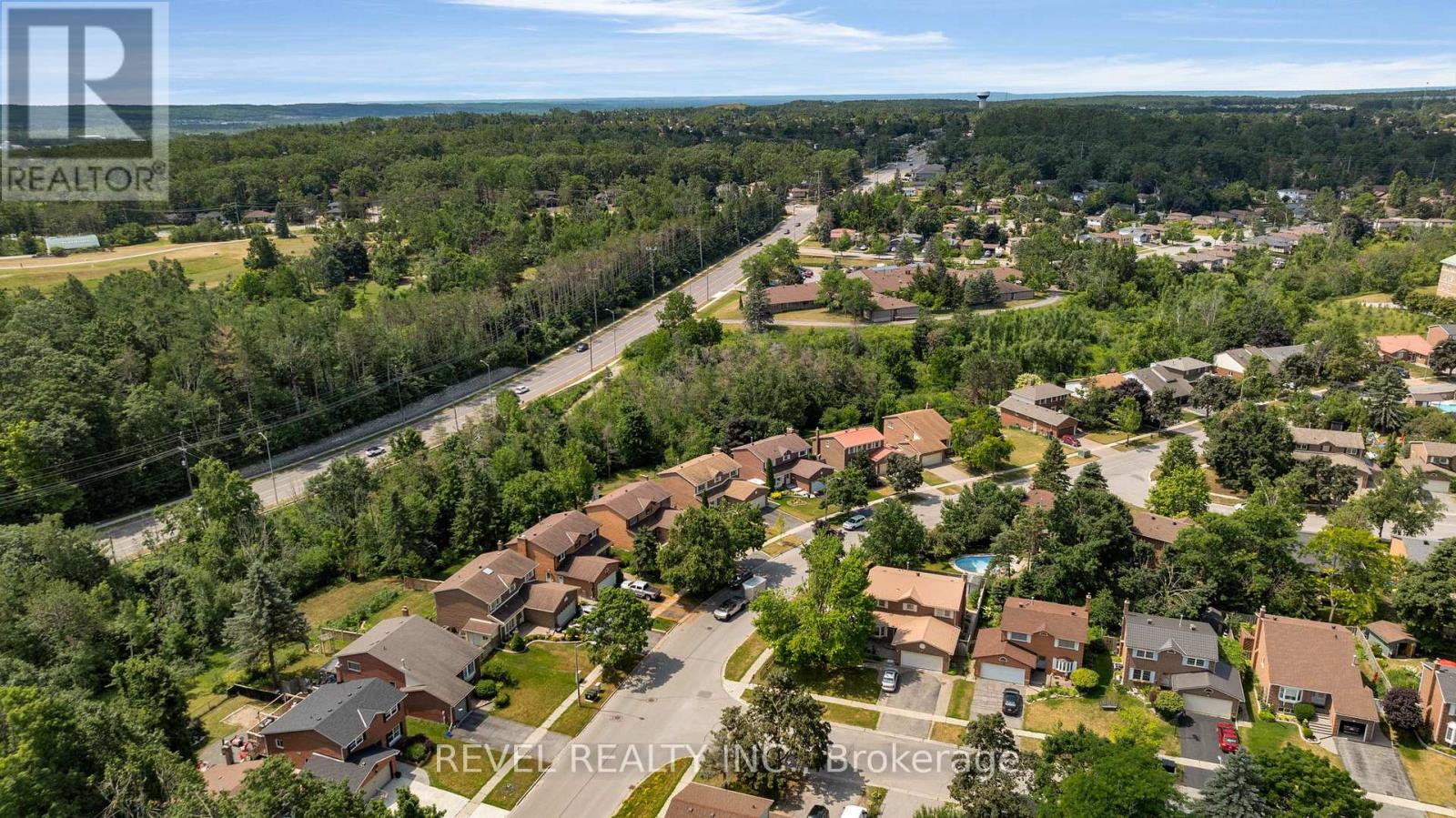 Photo 45 of 70 Lillian Crescent, Barrie ON