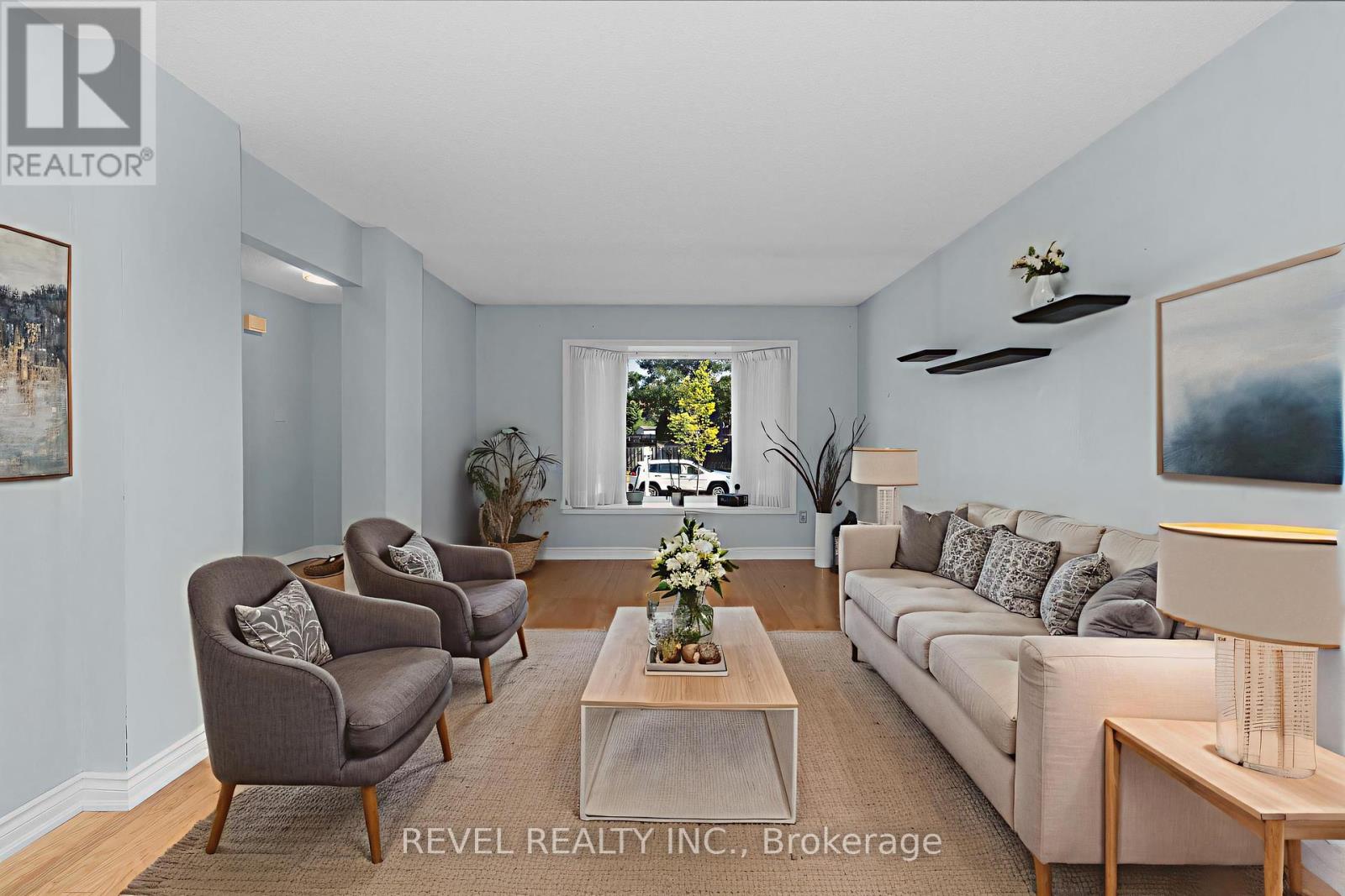 Photo 6 of 70 Lillian Crescent, Barrie ON