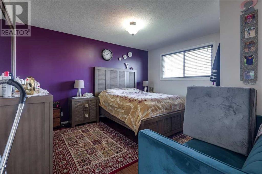 Photo 37 of 55 Horn Crescent, Red Deer AB