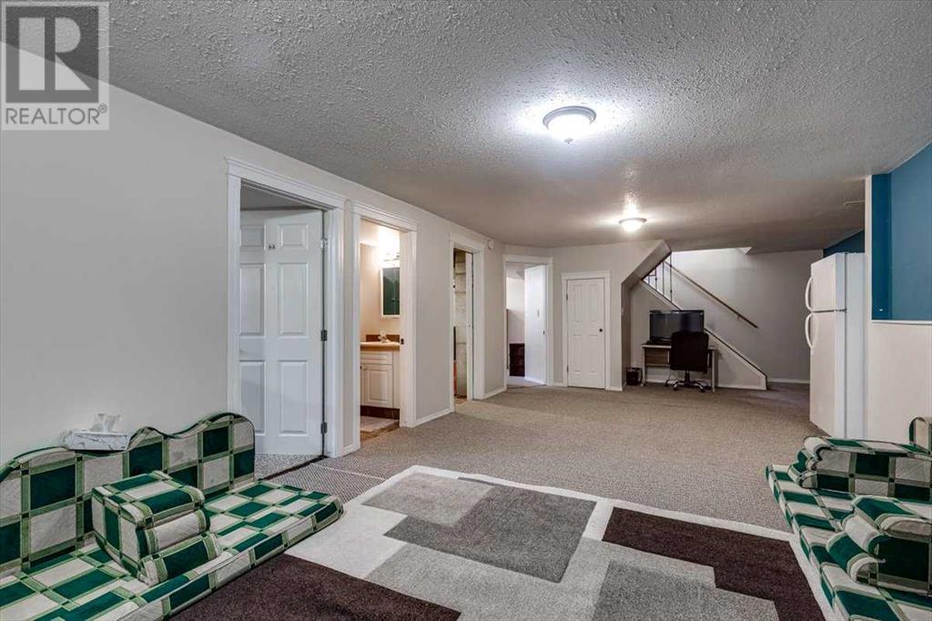 Photo 16 of 55 Horn Crescent, Red Deer AB