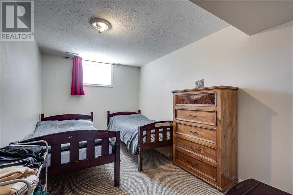 Photo 5 of 55 Horn Crescent, Red Deer AB