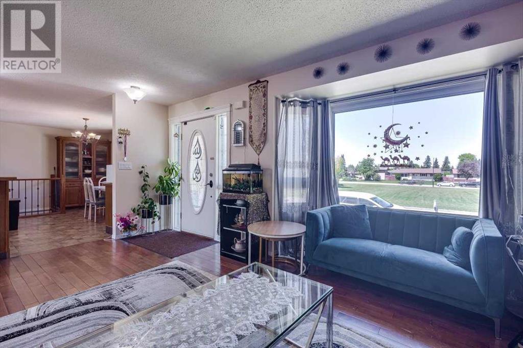 Photo 11 of 55 Horn Crescent, Red Deer AB