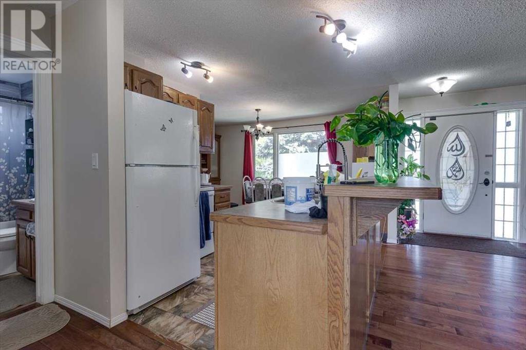 Photo 6 of 55 Horn Crescent, Red Deer AB