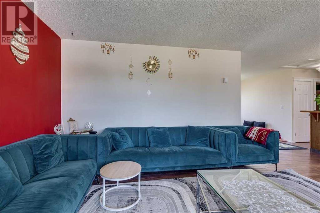 Photo 4 of 55 Horn Crescent, Red Deer AB