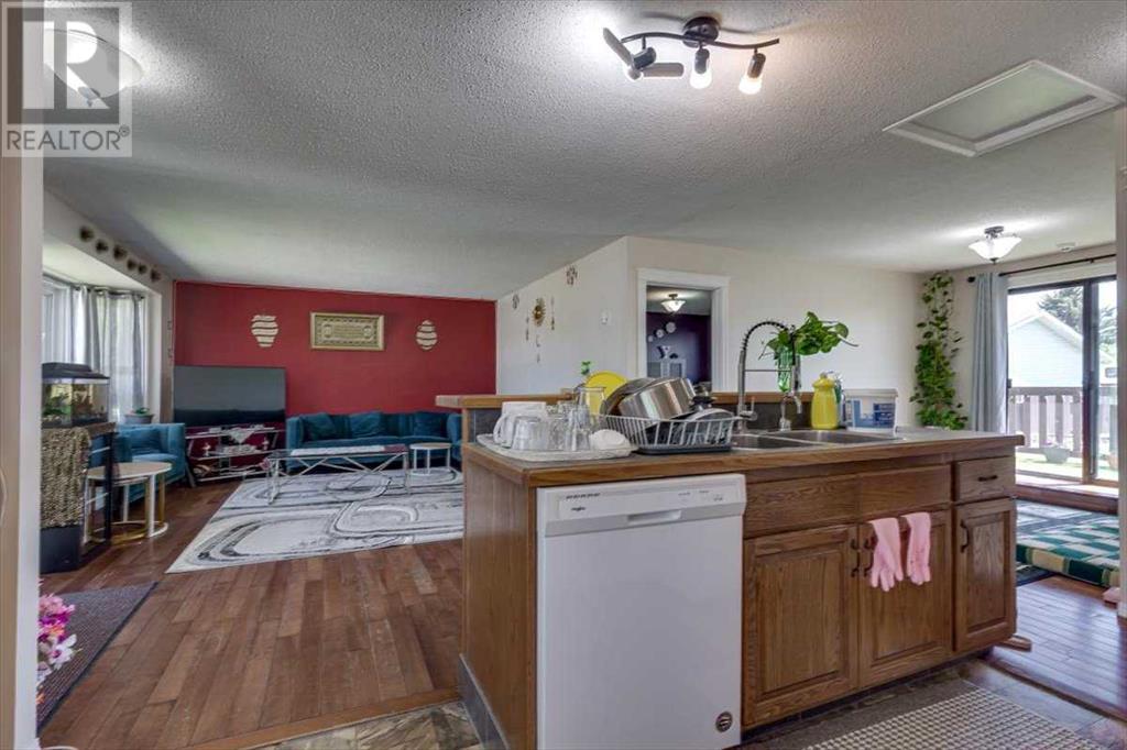 Photo 38 of 55 Horn Crescent, Red Deer AB