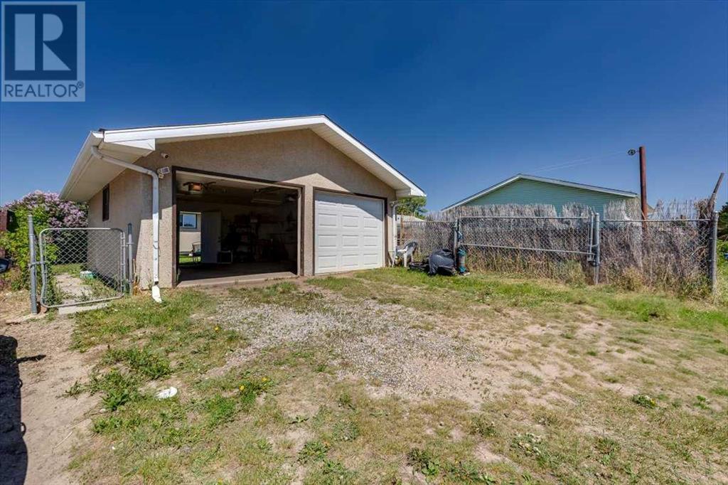 Photo 22 of 55 Horn Crescent, Red Deer AB