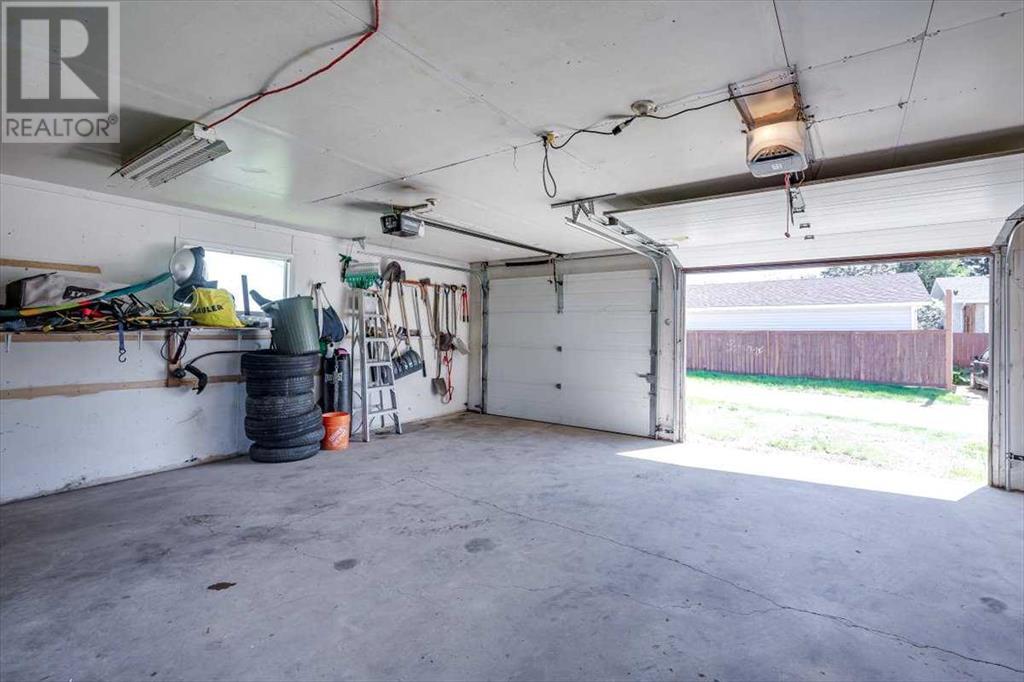 Photo 13 of 55 Horn Crescent, Red Deer AB