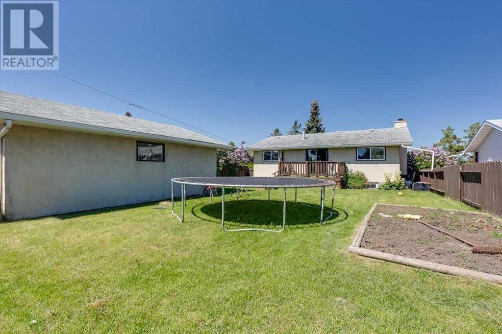 Photo 30 of 55 Horn Crescent, Red Deer AB