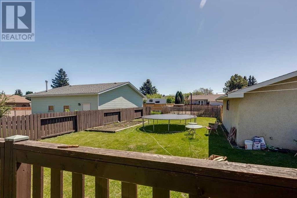 Photo 18 of 55 Horn Crescent, Red Deer AB