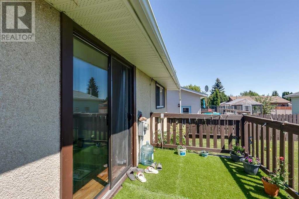 Photo 35 of 55 Horn Crescent, Red Deer AB