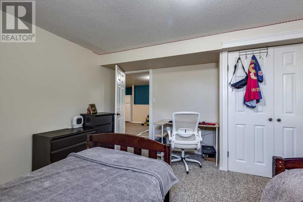 Photo 15 of 55 Horn Crescent, Red Deer AB