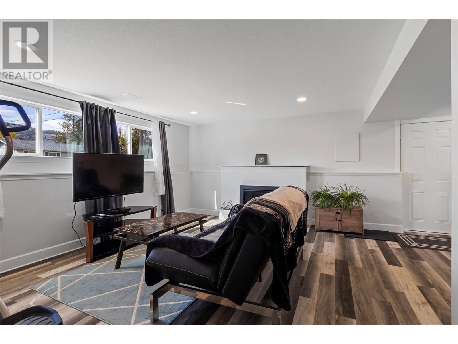 689 VALDES Drive, Kamloops