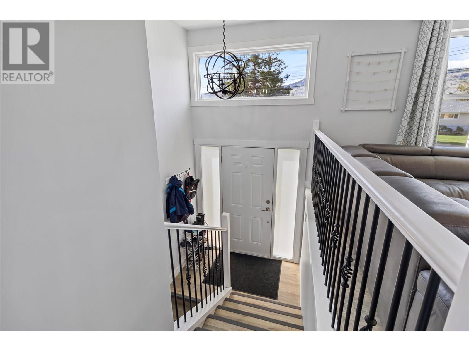 689 VALDES Drive, Kamloops