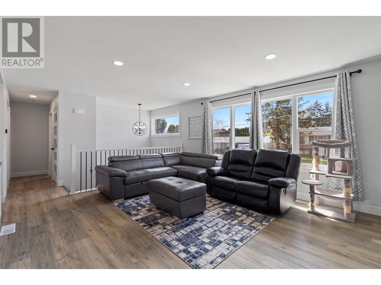689 VALDES Drive, Kamloops