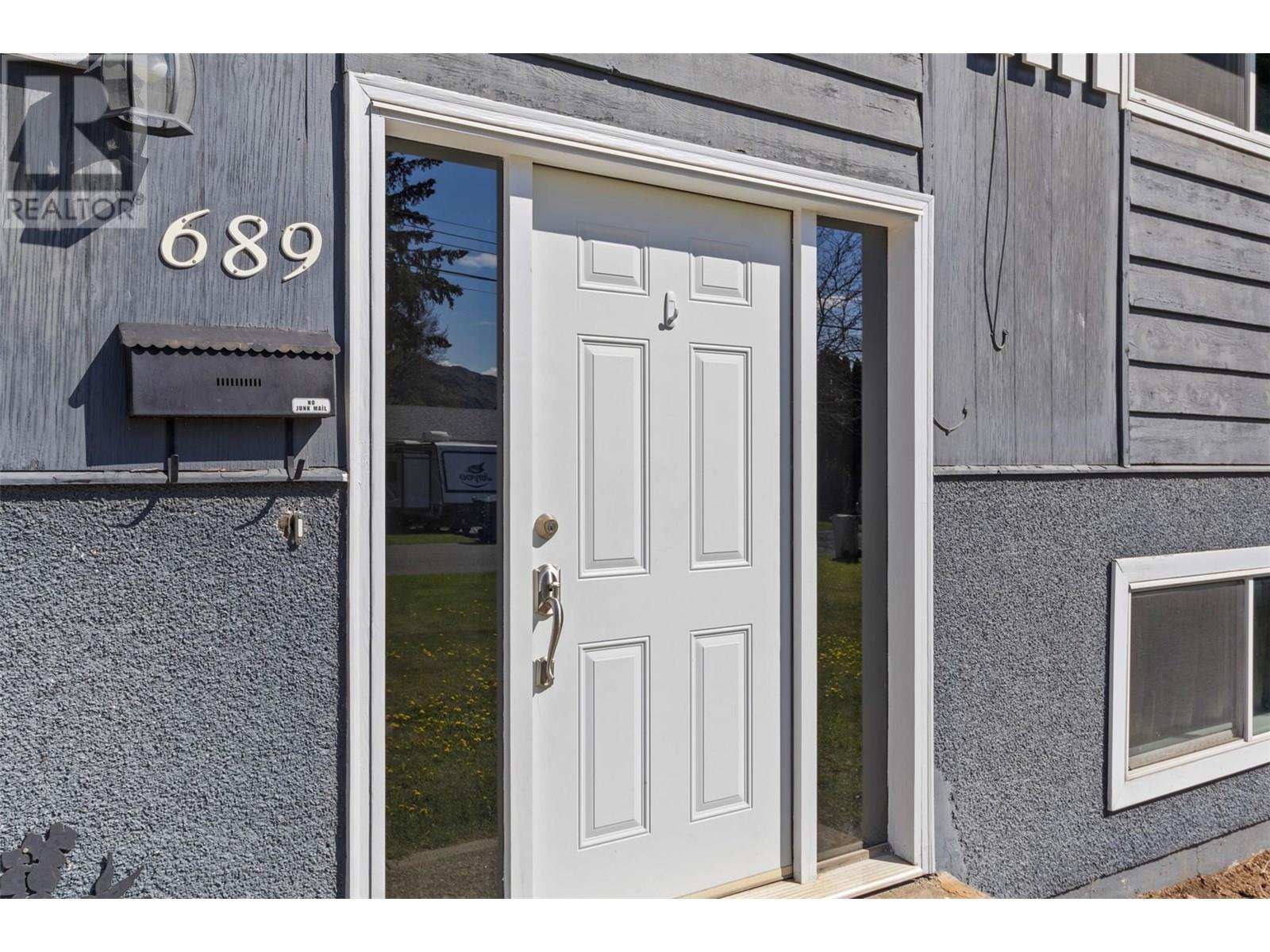 689 VALDES Drive, Kamloops