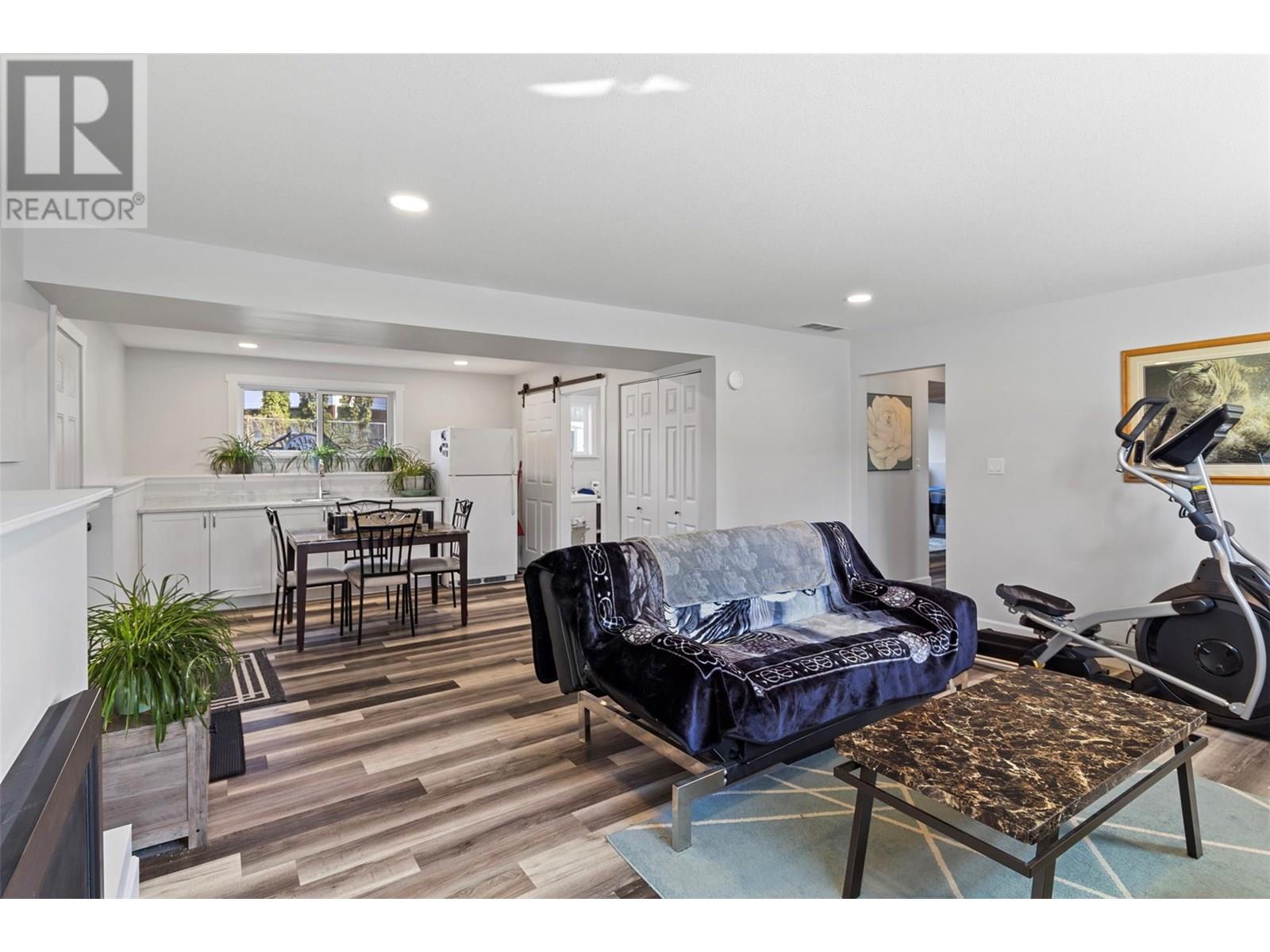 689 VALDES Drive, Kamloops