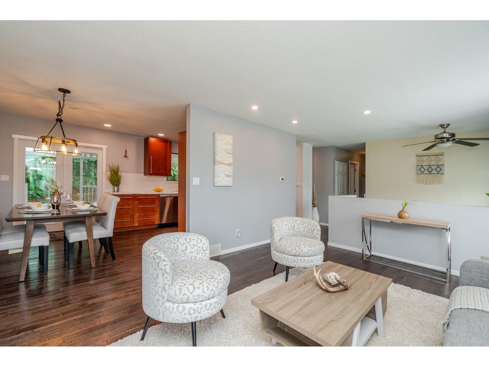Photo 8 of 2842 Glenshiel Drive, Abbotsford BC