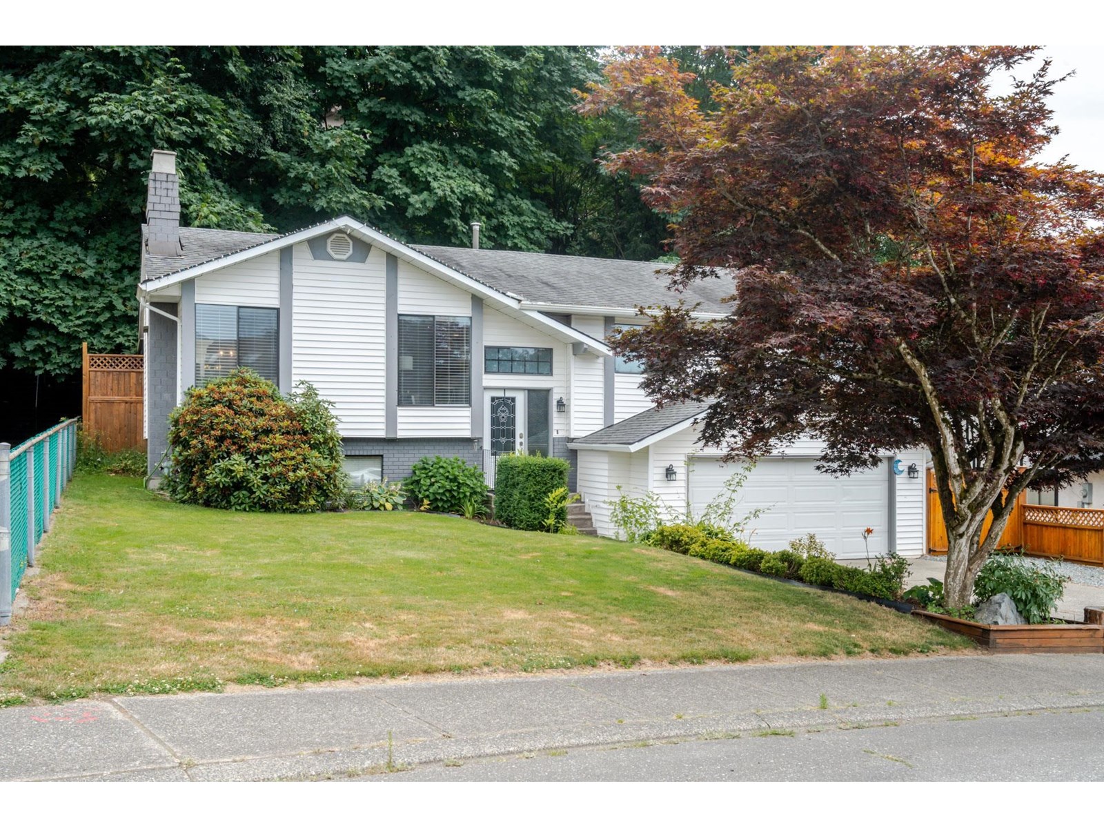 Photo 3 of 2842 Glenshiel Drive, Abbotsford BC