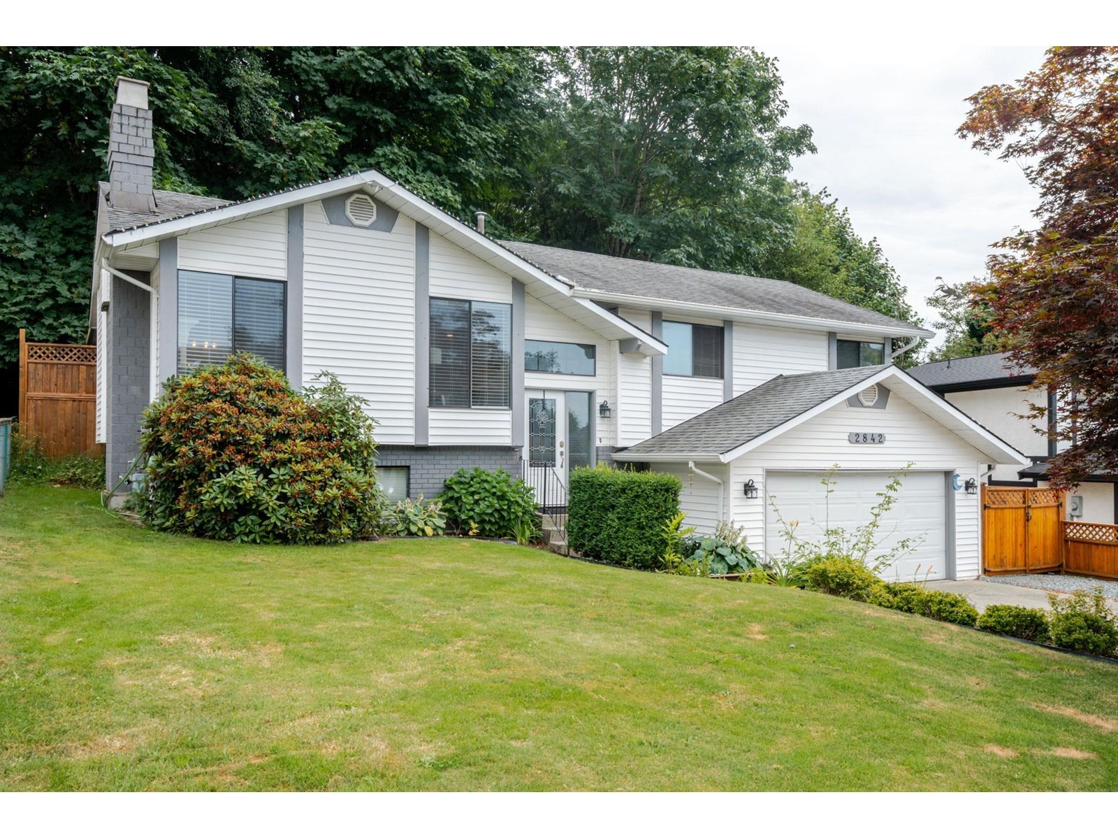 Photo 4 of 2842 Glenshiel Drive, Abbotsford BC