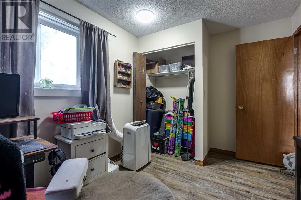 Photo 36 of 77 Eastman Crescent, Red Deer AB