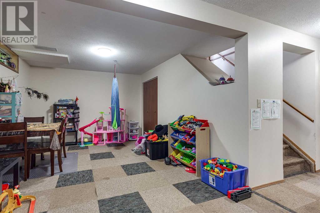 Photo 40 of 77 Eastman Crescent, Red Deer AB