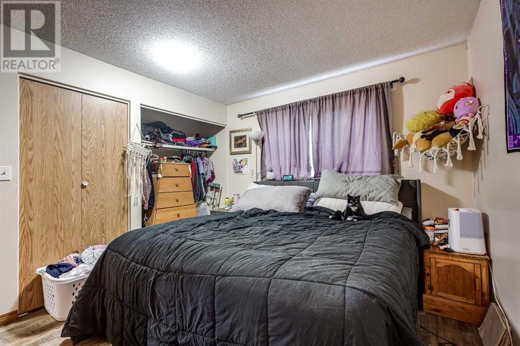 Photo 37 of 77 Eastman Crescent, Red Deer AB