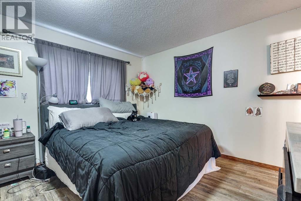 Photo 25 of 77 Eastman Crescent, Red Deer AB