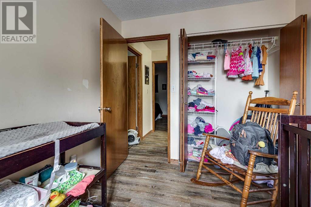 Photo 35 of 77 Eastman Crescent, Red Deer AB