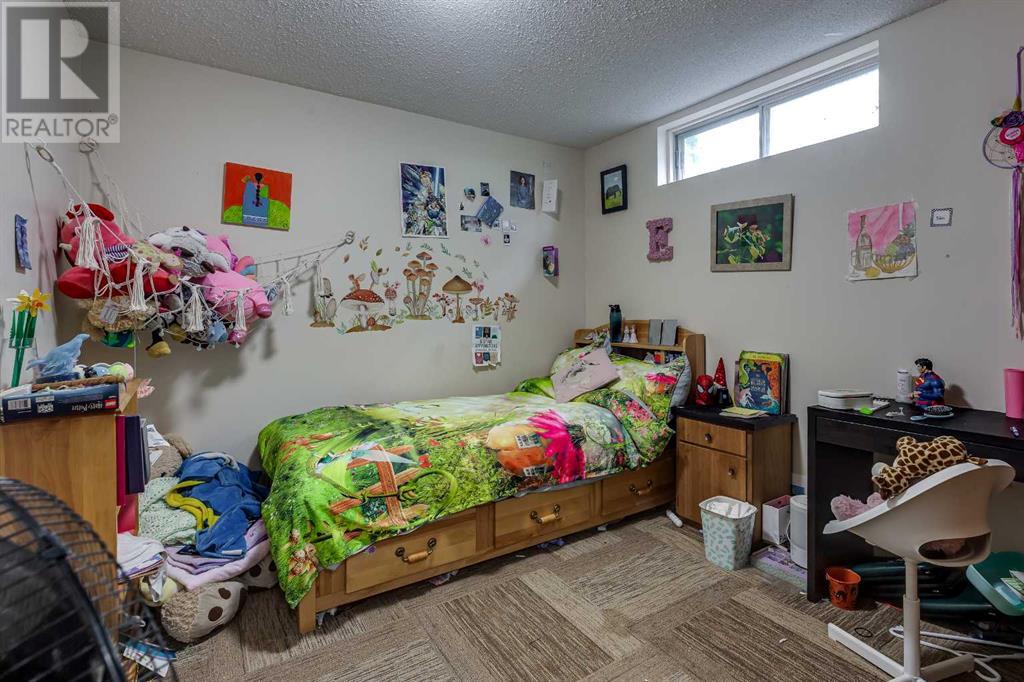 Photo 5 of 77 Eastman Crescent, Red Deer AB