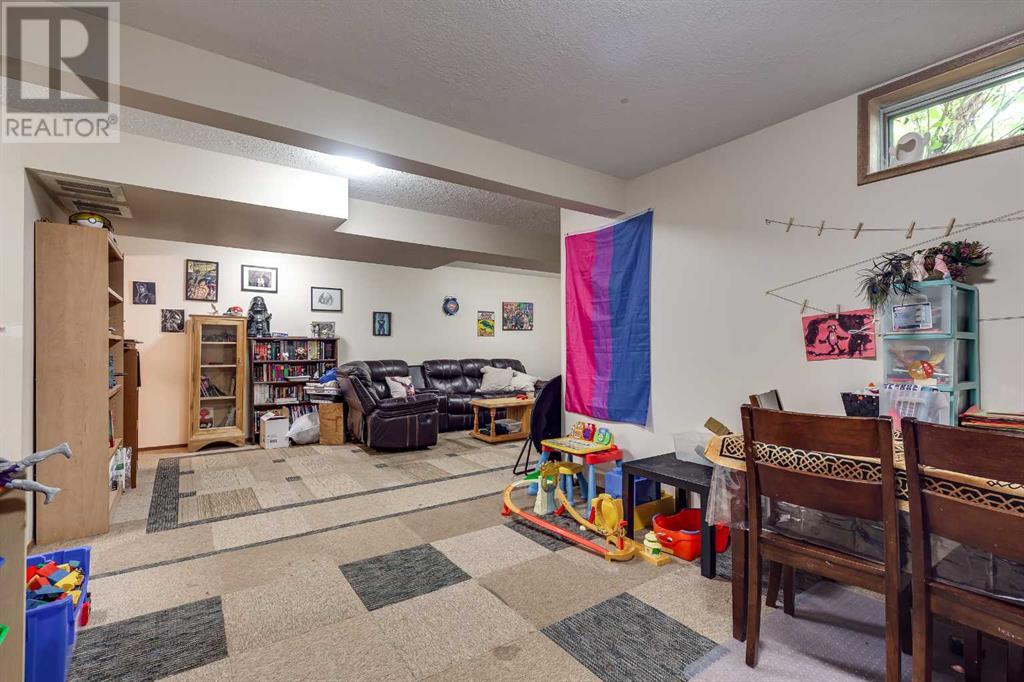 Photo 34 of 77 Eastman Crescent, Red Deer AB